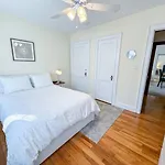 Spacious 3 Bed, In Unit Laundry, Free Prkng Boston