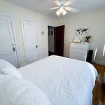 Spacious 3 Bed, In Unit Laundry, Free Prkng