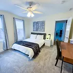 Holiday home Spacious 3 Bed, In Unit Laundry, Free Prkng Boston