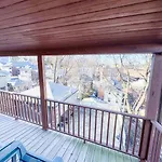 Spacious 3 Bed, In Unit Laundry, Free Prkng Holiday home Boston