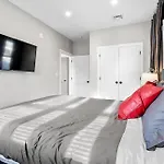Spacious Fully Furnished Apartment By Logan Airport