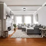 Elegant Two Bundle Rooms In Brookline Shared Apt