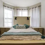Elegant Two Bundle Rooms In Brookline Shared Apt