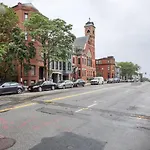 Well-Located S Boston 1Br On E Broadway Bos-474