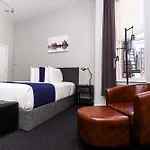 Large Stylish Newbury Street W/ Kitchen * Boston