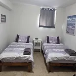 Brighton Sleeps 3 - Steps To Bus Line Apartment Boston