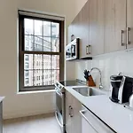 Global Luxury Downtown Apartment *
