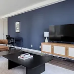 Apartment Back Bay 2br W Rooftop Gym Nr Shopping Bos-877