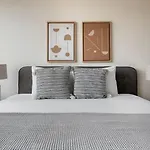 Back Bay 2br W Rooftop Gym Nr Shopping Bos-877 Apartment