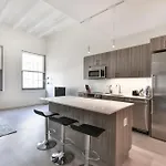 Global Luxury Downtown Apartment *