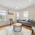 5Br 2Bh Bright & Spacious Apt In Brighton