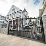 Bright & Spacious 4Br & 2Ba Boston Apt - Bathtub, Free Parking Near Red Line 802