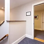 West Broadway Quarters By Thatch Apartment *