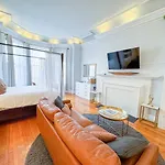 Brownstone Oversized Furnished Studio In Back Bay