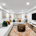 Modern 2 Bed Apt Mins To Fenway 5 Min To Train Apartment Boston