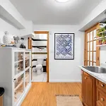 Modern 2 Bed Apt Mins To Fenway 5 Min To Train Apartment Boston