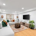 Modern 2 Bed Apt Mins To Fenway 5 Min To Train Apartment