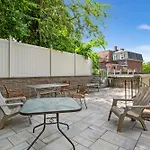 Modern 2 Bed Apt Mins To Fenway 5 Min To Train Boston