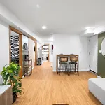 Modern 2 Bed Apt Mins To Fenway 5 Min To Train * Boston