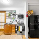 Modern 2 Bed Apt Mins To Fenway 5 Min To Train Apartment