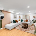 Modern 2 Bed Apt Mins To Fenway 5 Min To Train * Boston