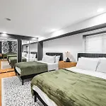 Modern 2 Bed Apt Mins To Fenway 5 Min To Train