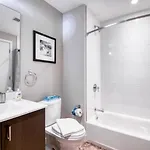 Apartment Luxury With Balcony In Seaport Boston