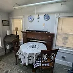 Homestay Large W/ Private Bath,great Location
