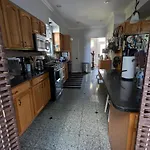 Large W/ Private Bath,great Location Homestay