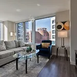 Luxury With Harbor Views Apartment
