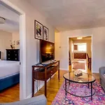 North End Apt Near Harbor