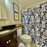 Beautiful 3br 3ba Duplex Parking Location Apartment *