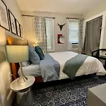 Apartment Beautiful 3br 3ba Duplex Parking Location *