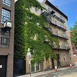 Beautiful 3br 3ba Duplex Parking Location *