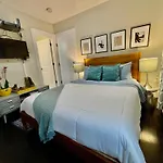 Beautiful 3br 3ba Duplex Parking Location Apartment