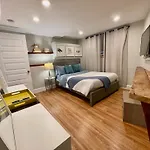 Beautiful 3br 3ba Duplex Parking Location