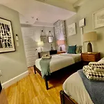 Beautiful 3br 3ba Duplex Parking Location Apartment *