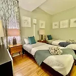 Apartment Beautiful 3br 3ba Duplex Parking Location *