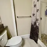 Beautiful 3br 3ba Duplex Parking Location *