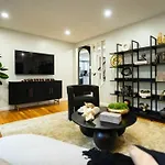 Holiday home Modern Single Family Minutes From Hill