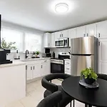 Holiday home Modern Single Family Minutes From Hill *