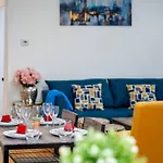 14b-newly Renovated, Uniquely Decorated