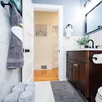 14b-newly Renovated, Uniquely Decorated * Boston