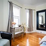 14b-newly Renovated, Uniquely Decorated Apartment Boston