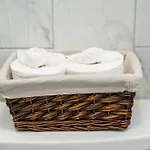 14b-newly Renovated, Uniquely Decorated