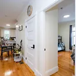 14b-newly Renovated, Uniquely Decorated Apartment Boston