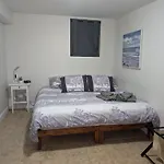 Brighton Sleeps 3 - Steps To Bus Line Apartment Boston