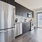 Luxury With Balcony In Seaport Apartment