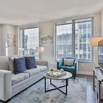 Apartment Luxury With Balcony In Seaport Boston