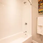 Luxury With Balcony In Seaport Apartment
